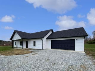 10 Trinton Avenue, Bedford, IN 47421