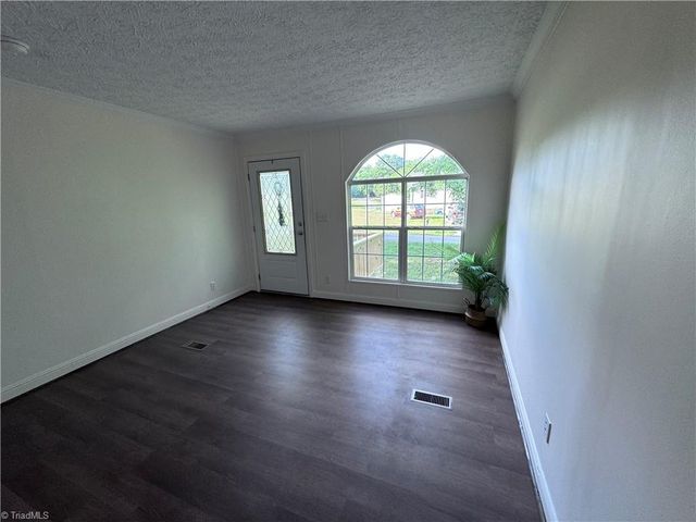 293 Regina Drive, Thomasville, NC 27360