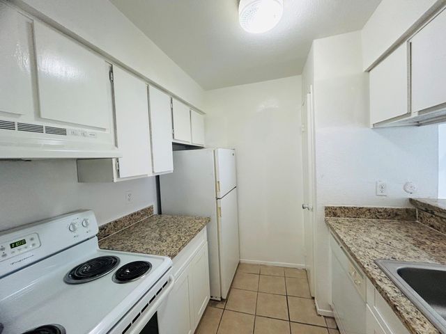 9201 Clarewood Drive 284, Houston, TX 77036