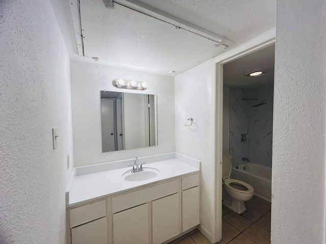 9201 Clarewood Drive 284, Houston, TX 77036