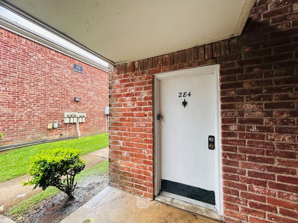 9201 Clarewood Drive 284, Houston, TX 77036