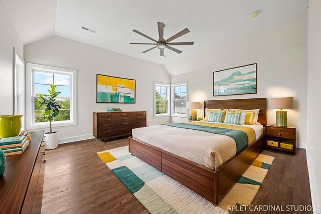 835 Avon Court, Glen Ellyn, IL 60137