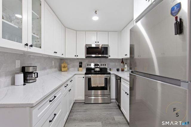 140 Captain Thomas Boulevard 307, West Haven, CT 06516