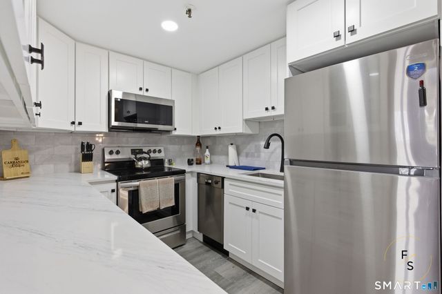 140 Captain Thomas Boulevard 307, West Haven, CT 06516