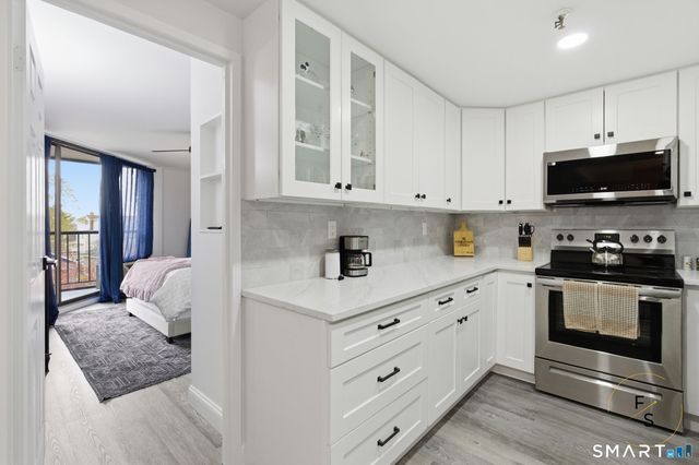 140 Captain Thomas Boulevard 307, West Haven, CT 06516