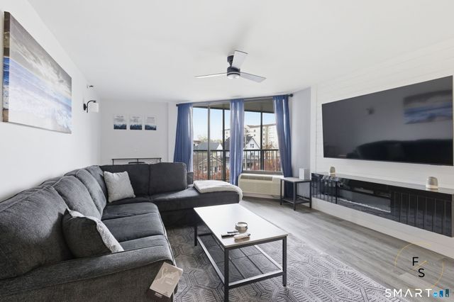 140 Captain Thomas Boulevard 307, West Haven, CT 06516