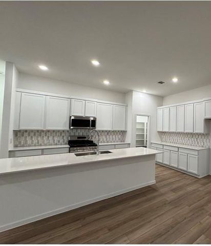 9119 Long Fin Drive, Baytown, TX 77521