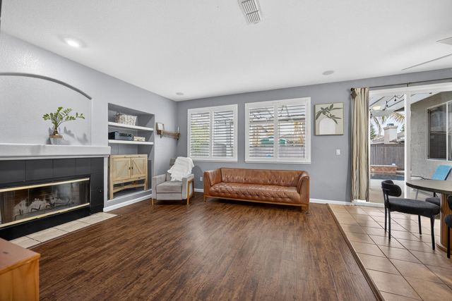 9740 Sage Thrasher Cir, Elk Grove, CA 95757