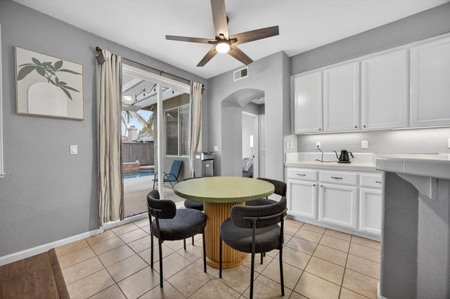 9740 Sage Thrasher Cir, Elk Grove, CA 95757