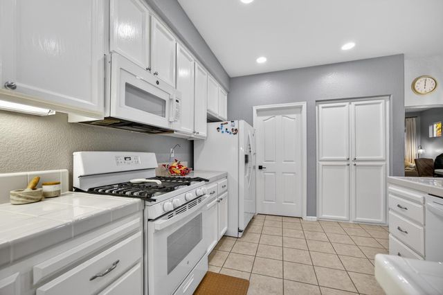 9740 Sage Thrasher Cir, Elk Grove, CA 95757