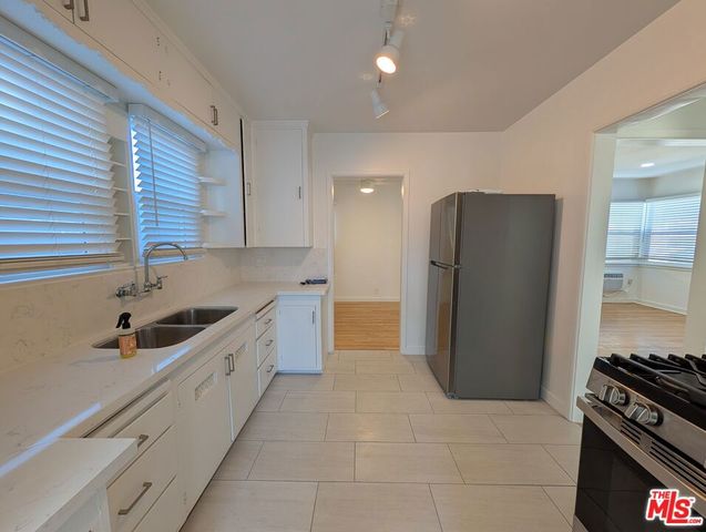 4239 S Centinela Avenue, Los Angeles, CA 90066