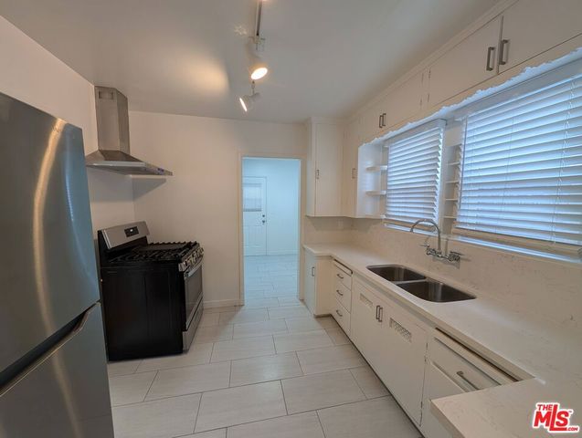 4239 S Centinela Avenue, Los Angeles, CA 90066