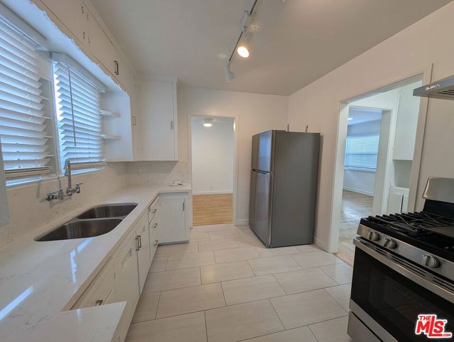 4239 S Centinela Avenue, Los Angeles, CA 90066