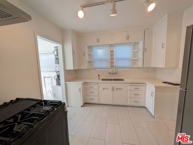 4239 S Centinela Avenue, Los Angeles, CA 90066