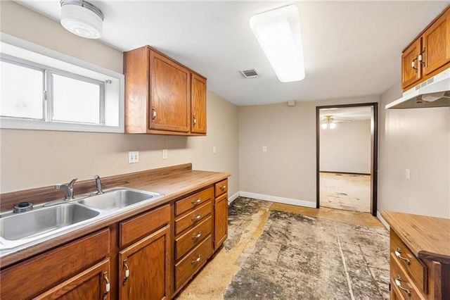 138 High Street, Liberty, MO 64068