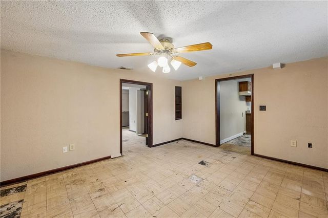 138 High Street, Liberty, MO 64068