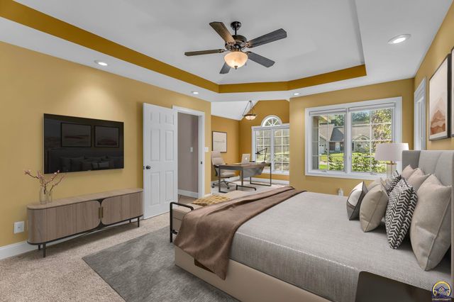 2222 SW Pondview DR, Topeka, KS 66614