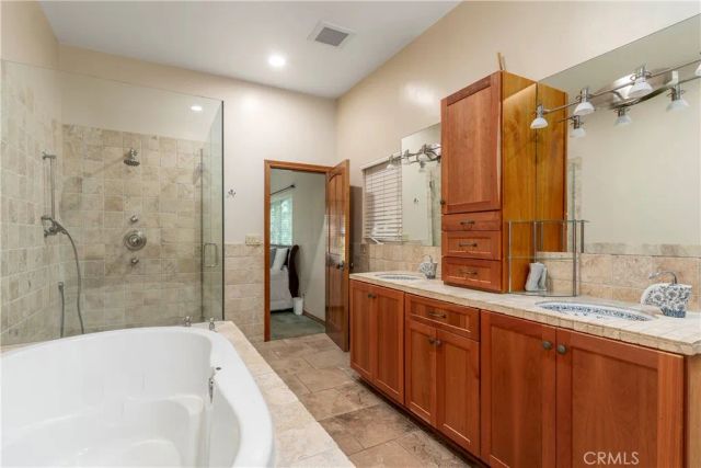 5653 Shirley Avenue, Tarzana, CA 91356