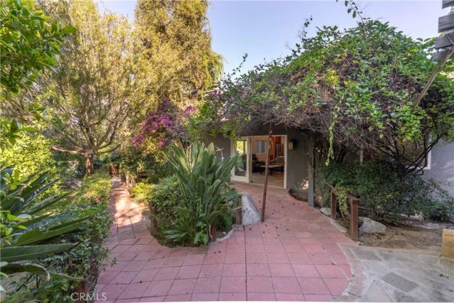 5653 Shirley Avenue, Tarzana, CA 91356