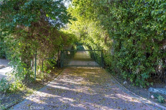 5653 Shirley Avenue, Tarzana, CA 91356