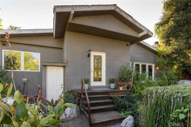 5653 Shirley Avenue, Tarzana, CA 91356