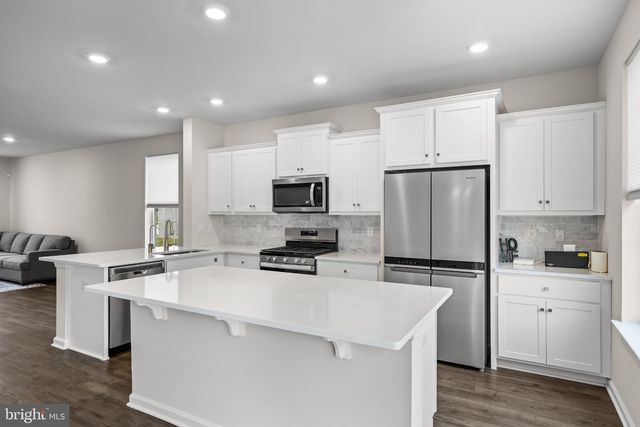 73 SISTERS FARMSTEAD RD, Mt Laurel, NJ 08054