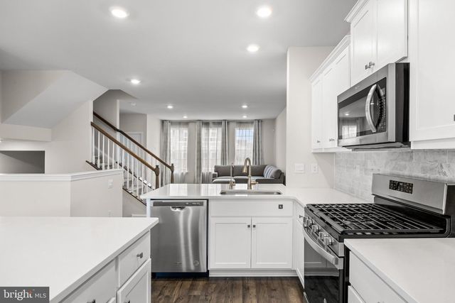 73 SISTERS FARMSTEAD RD, Mt Laurel, NJ 08054