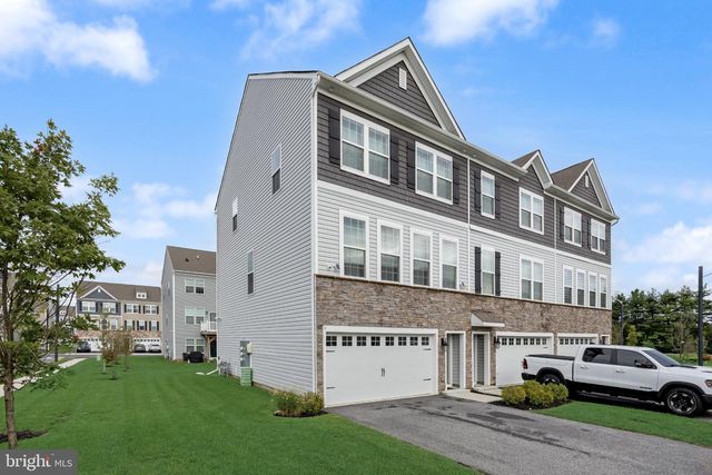 73 SISTERS FARMSTEAD RD, Mt Laurel, NJ 08054