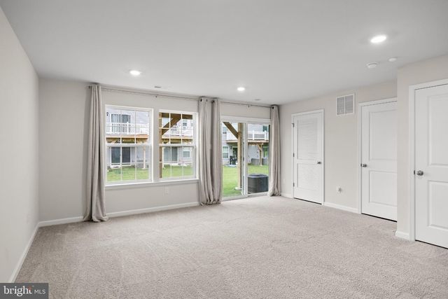 73 SISTERS FARMSTEAD RD, Mt Laurel, NJ 08054