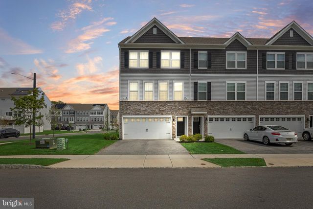 73 SISTERS FARMSTEAD RD, Mt Laurel, NJ 08054