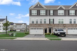 73 SISTERS FARMSTEAD RD, Mt Laurel, NJ 08054