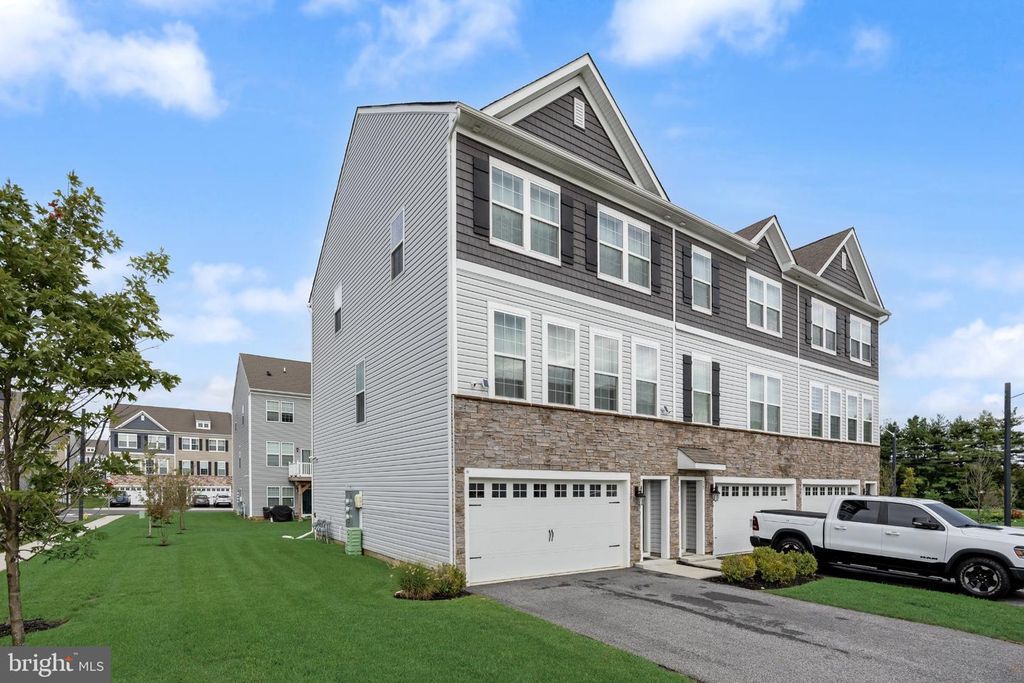 73 SISTERS FARMSTEAD RD, MT LAUREL, NJ 08054 — photo 2