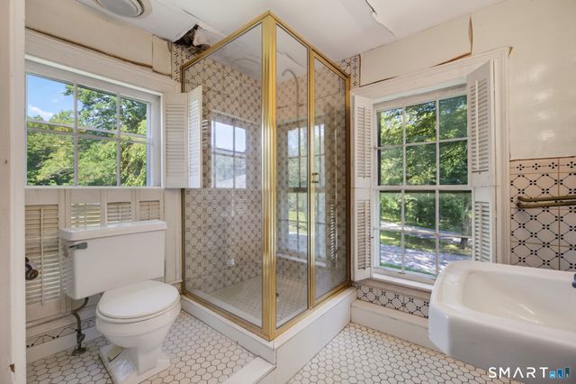 2 Rowland Road, Old Lyme, CT 06371
