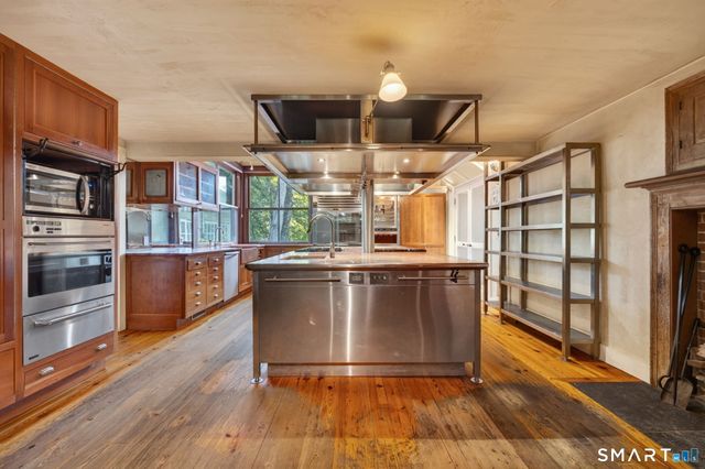 2 Rowland Road, Old Lyme, CT 06371