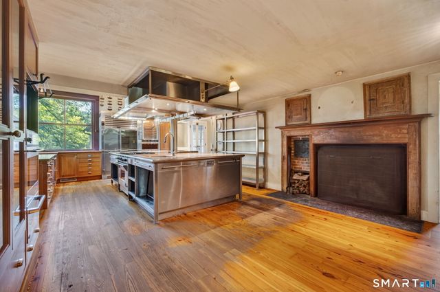 2 Rowland Road, Old Lyme, CT 06371