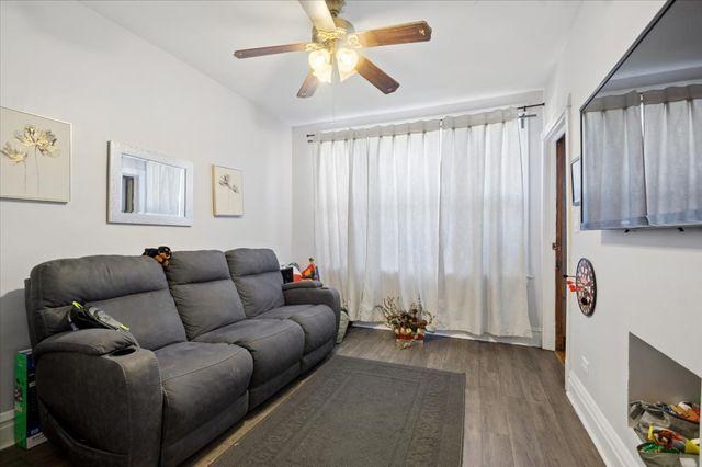 4435 S Campbell Avenue, Chicago, IL 60632