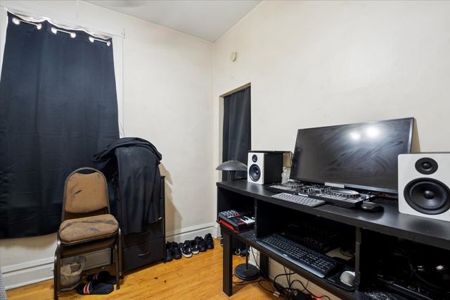4435 S Campbell Avenue, Chicago, IL 60632