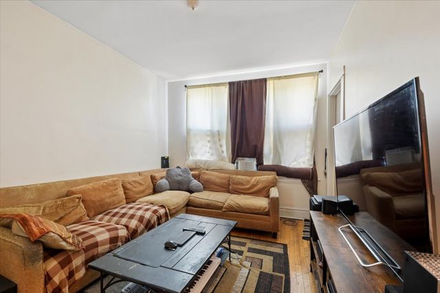 4435 S Campbell Avenue, Chicago, IL 60632