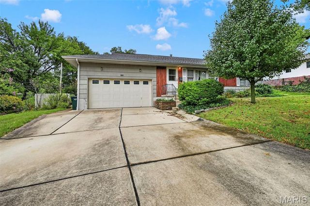 1472 Grant Road, Webster Groves, MO 63119
