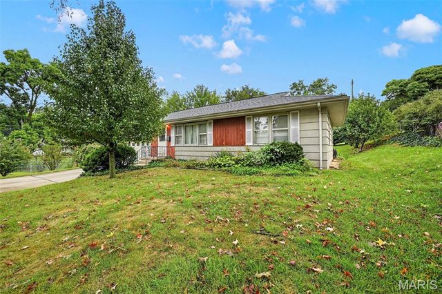 1472 Grant Road, Webster Groves, MO 63119