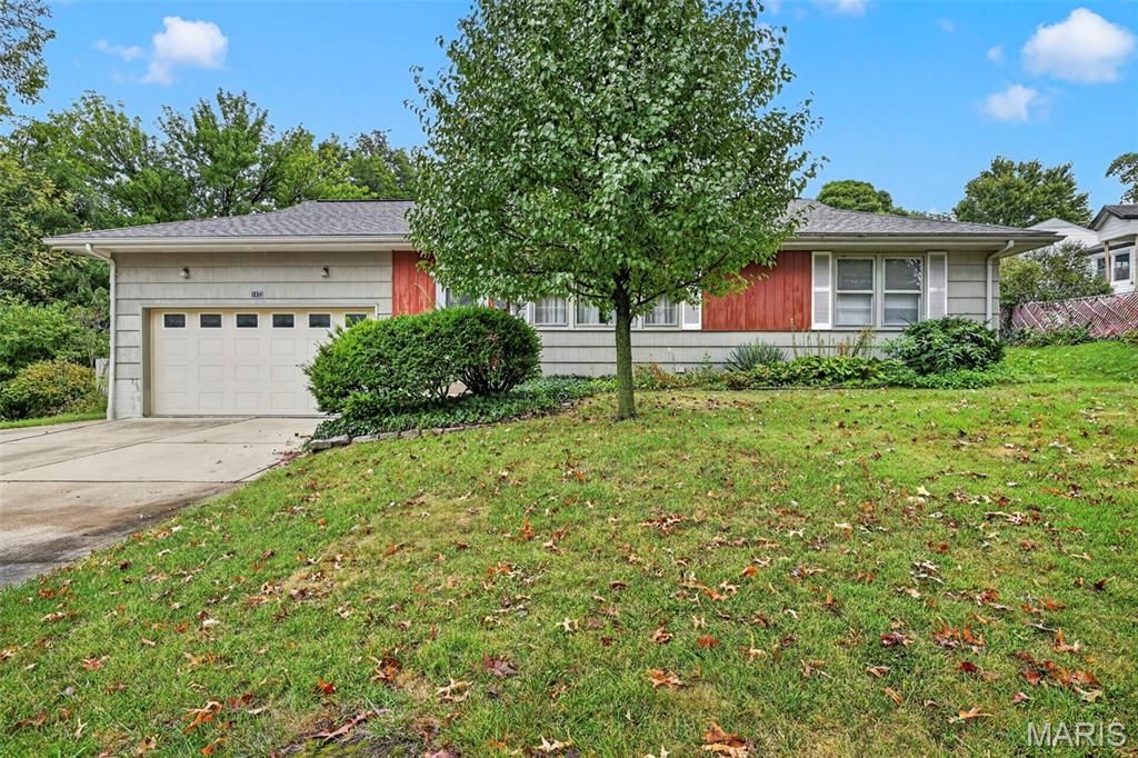 1472 Grant Road, Webster Groves, MO 63119