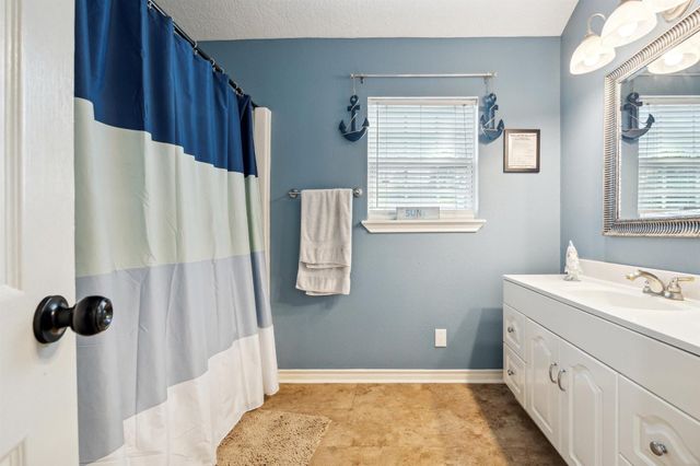 3702 Chanterway Street, Bacliff, TX 77518