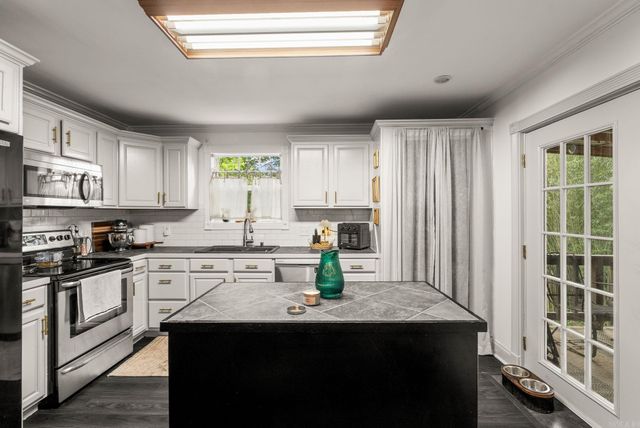 2 Idlewood Place, Maumelle, AR 72113