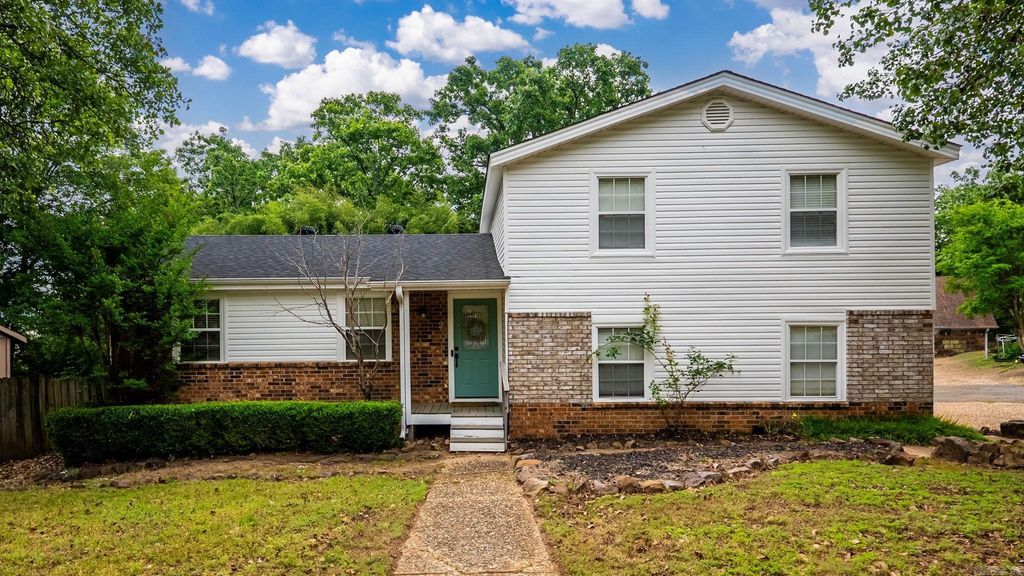 2 Idlewood Place, Maumelle, AR 72113