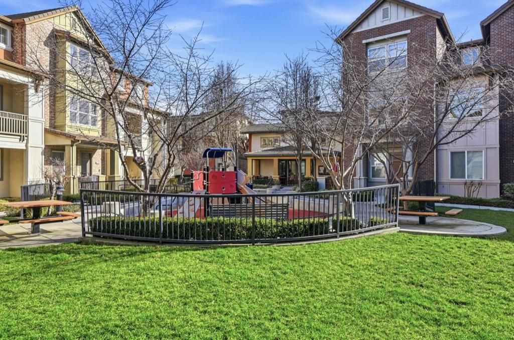 Image 36 of property listing at 1053 El Capitan Terrace, Sunnyvale, CA 94085