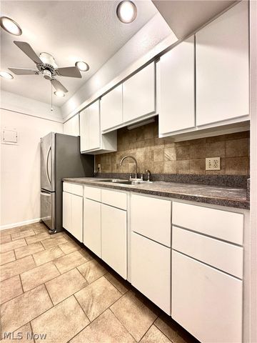 42 Gloucester Court 3A, Akron, OH 44313