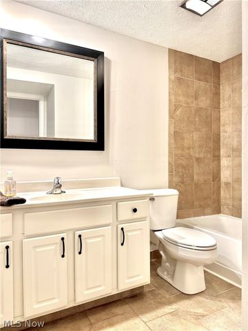 42 Gloucester Court 3A, Akron, OH 44313