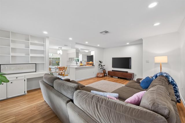 5715 Claridge Drive, Houston, TX 77096