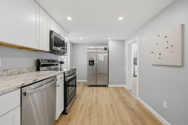 81 Bay View Drive, Shrewsbury, MA 01545