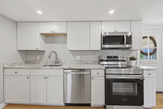 81 Bay View Drive, Shrewsbury, MA 01545